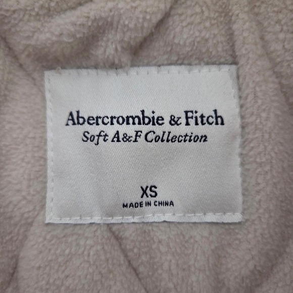 Abercrombie &‎ Fitch Soft Sherpa Quilted Vest Beige Cozy Fleece Lined size XS - Picture 5 of 7